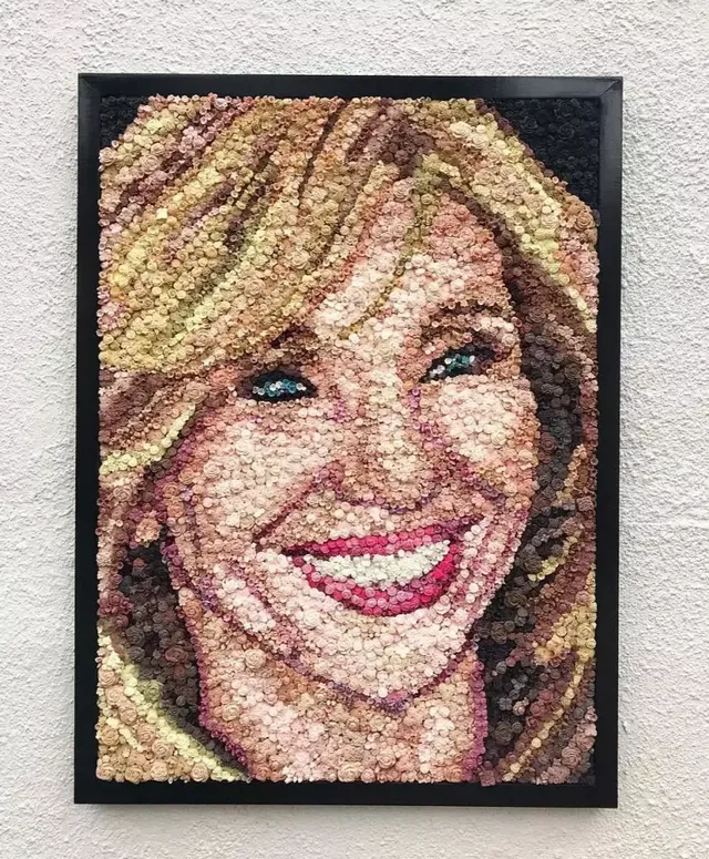 작은 조각들이 만든 강렬한 이미지