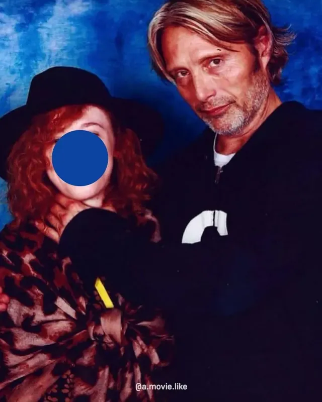 매즈 미켈슨의 팬서비