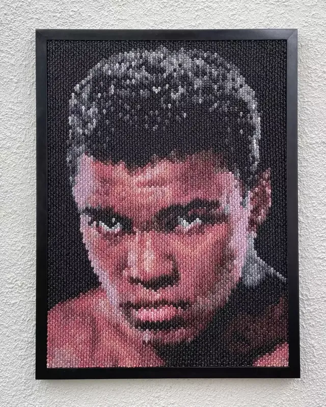 작은 조각들이 만든 강렬한 이미지