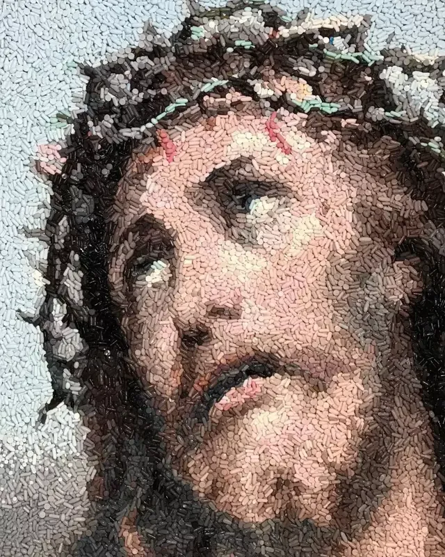 작은 조각들이 만든 강렬한 이미지