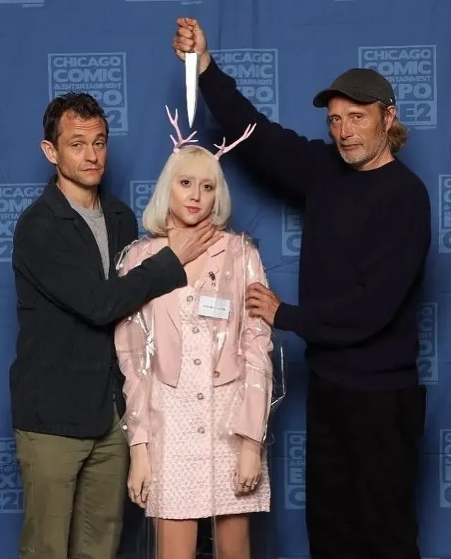 매즈 미켈슨의 팬서비