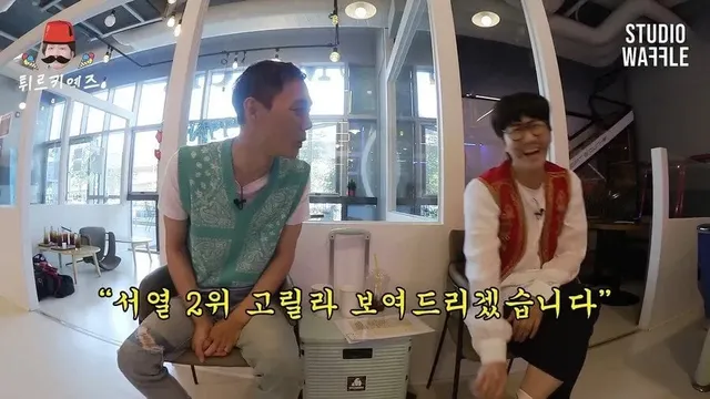 서열 1위한테 여친 뺏긴 서열 2위 고릴라