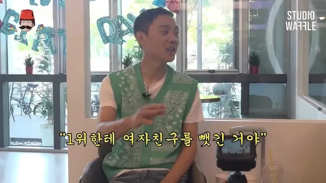 서열 1위한테 여친 뺏긴 서열 2위 고릴라