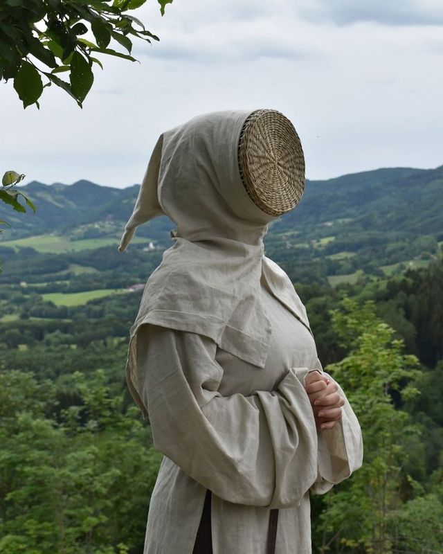 꿀벌을 돌보기 위해 만들어진 중세의 복장