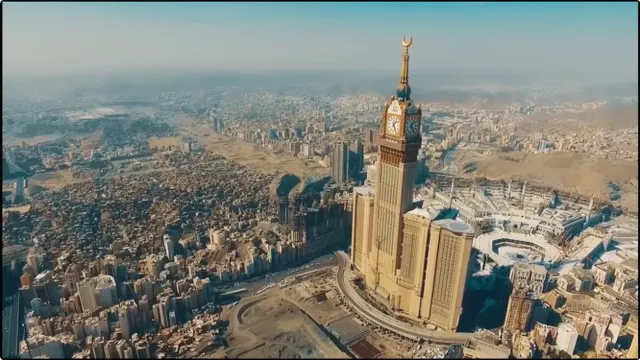 분명 초고층 건물인데 크기가 가늠이 안가는 건물.jpg