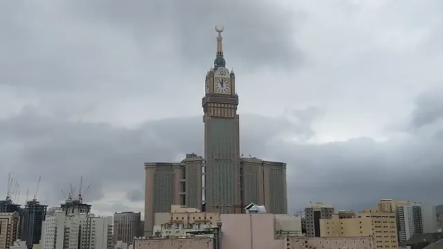 분명 초고층 건물인데 크기가 가늠이 안가는 건물.jpg