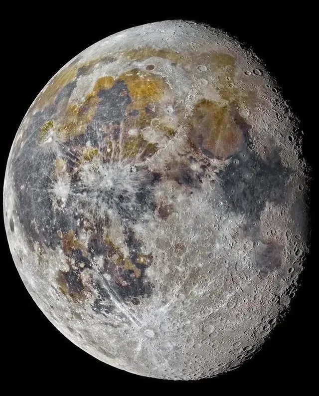 현재까지 가장 선명한 달 사진