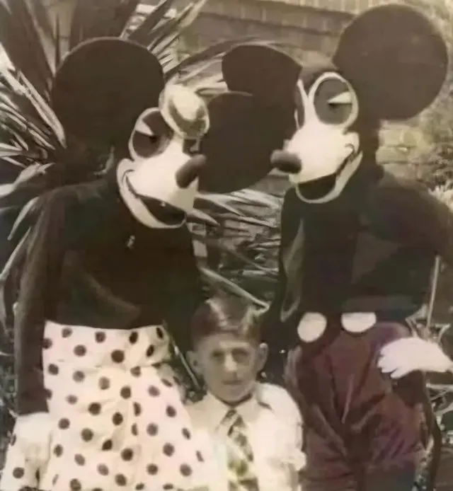 초창기 디즈니랜드의 캐릭터 인형탈