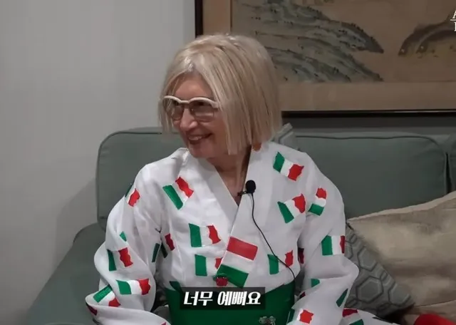 이례적으로 한복을 입은 주한 이탈리아 대사