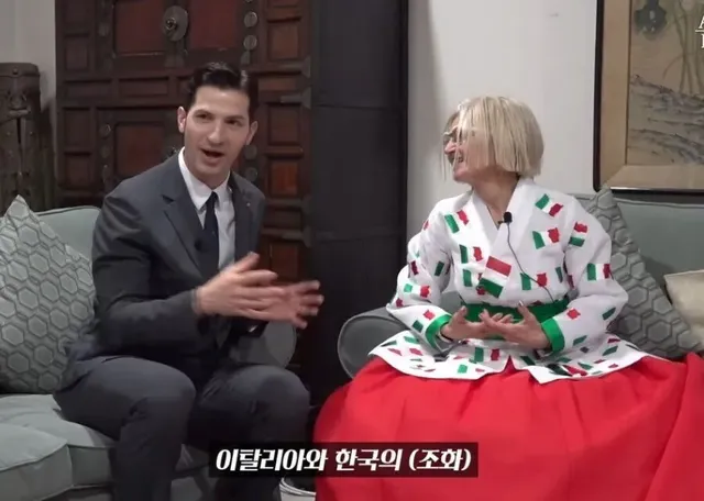 이례적으로 한복을 입은 주한 이탈리아 대사