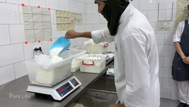 의외로 깨끗하고 과학적으로 만들어지는 것