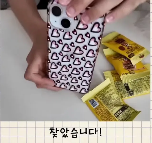 한국에 오자마자 핸드폰 잃어버린 일본여성.jpg