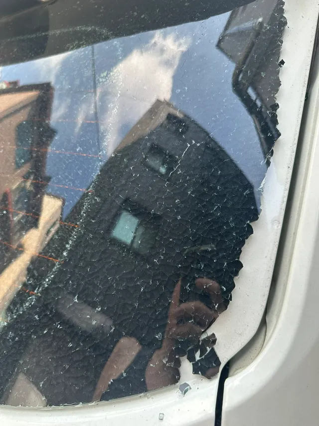 폭염에 못버틴 자동차유리