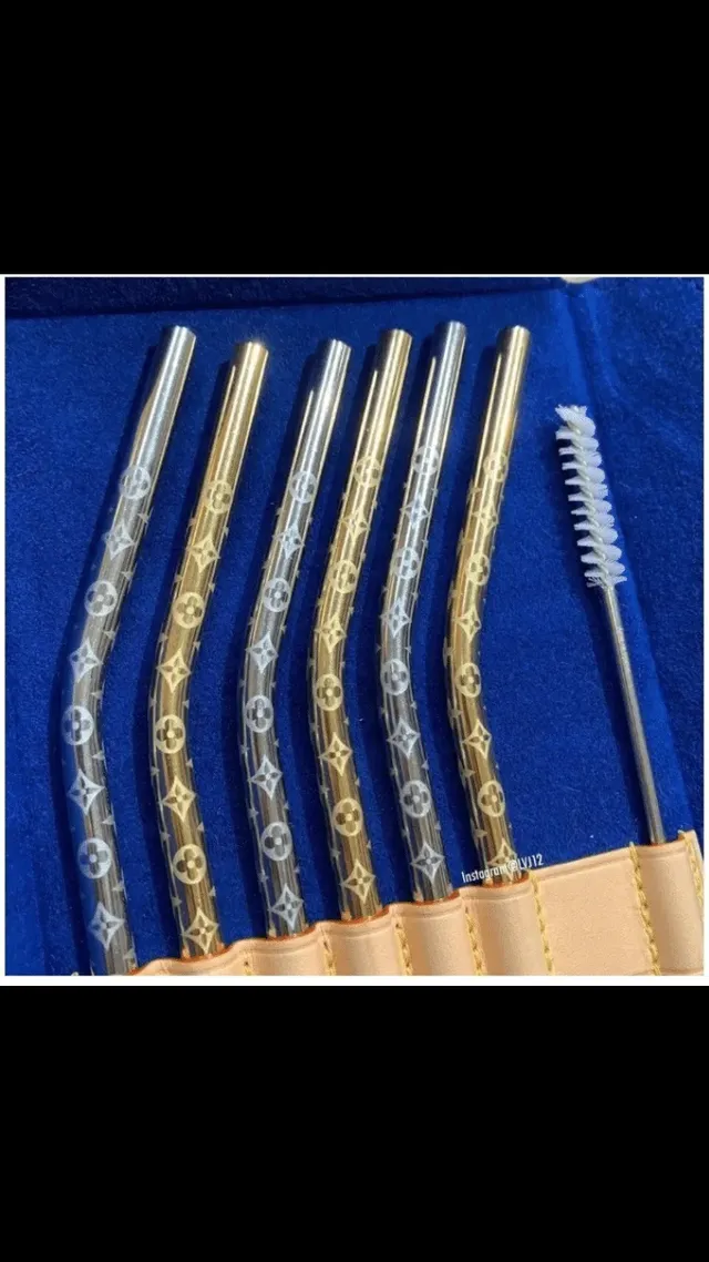 약 150만원짜리 루이비통 빨대 세트