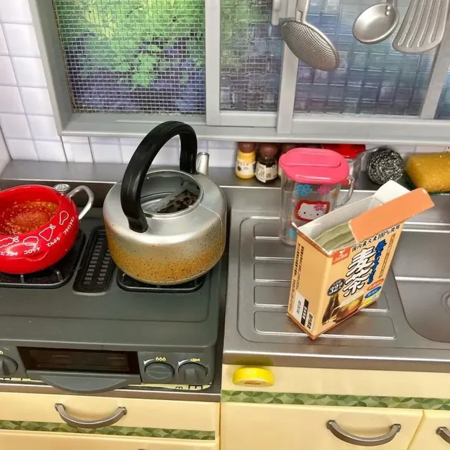 보리차 끓여 냉장고에 보관하기 미니어처 재현.jpg