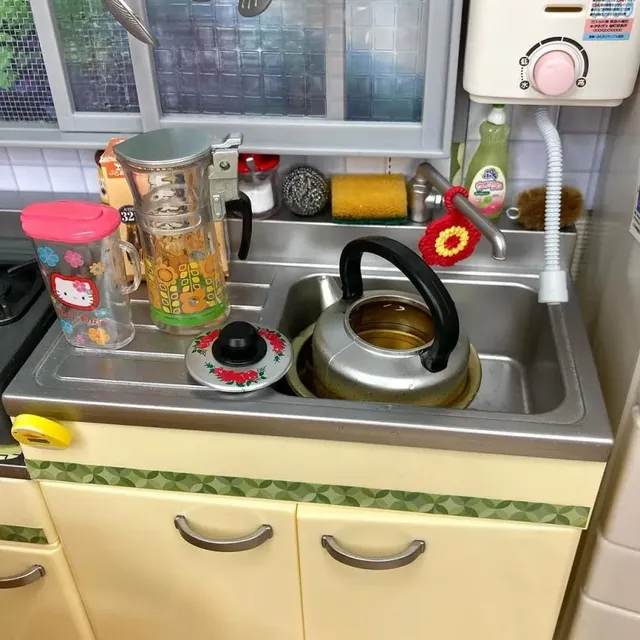 보리차 끓여 냉장고에 보관하기 미니어처 재현.jpg