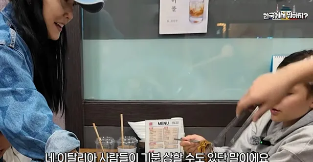 짜장면 잘라 주려던 엄마에게 딸이 보인 반응