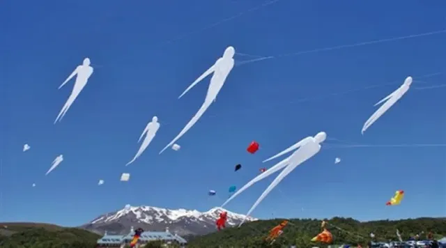 사람들을 공포에 떨게 한 구름 속 사람 형상의 비밀