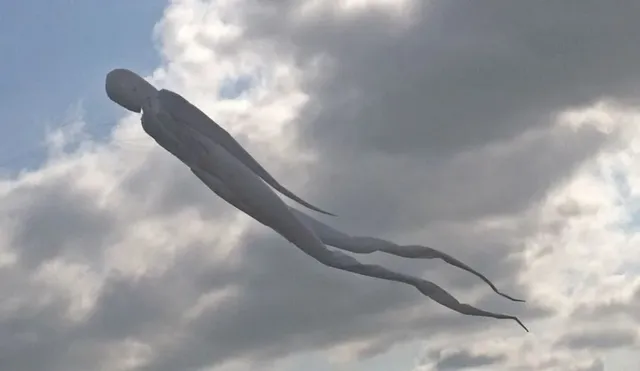 사람들을 공포에 떨게 한 구름 속 사람 형상의 비밀