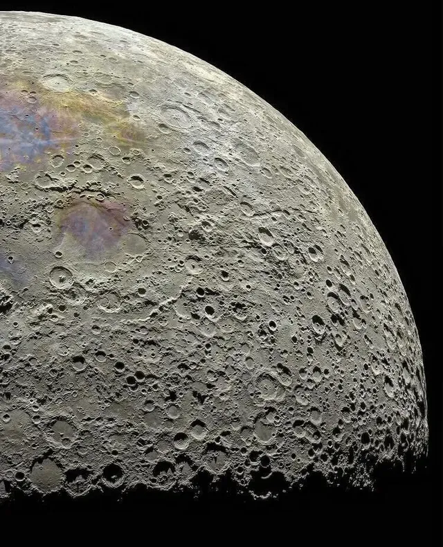 81,000개 사진을 이어붙인 달 사진