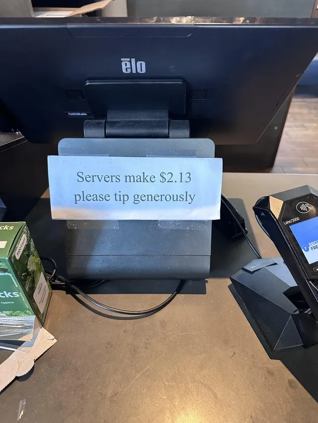 직원들은 시급 2.13달러를 벌고있습니다