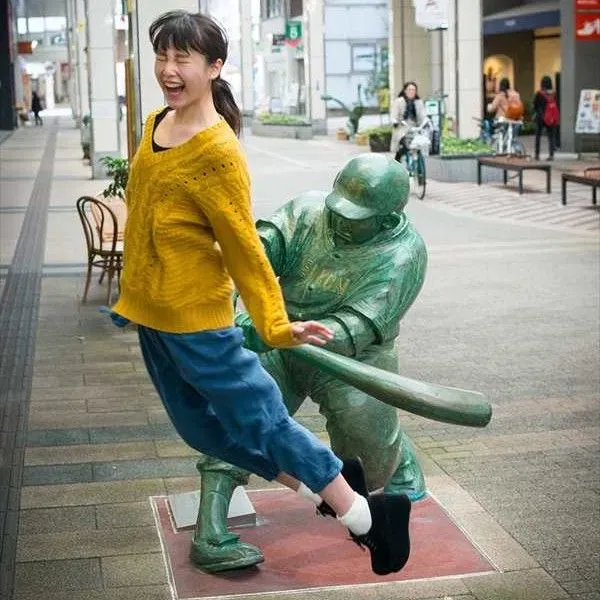 일본 니가타시의 명물 동상 .jpg