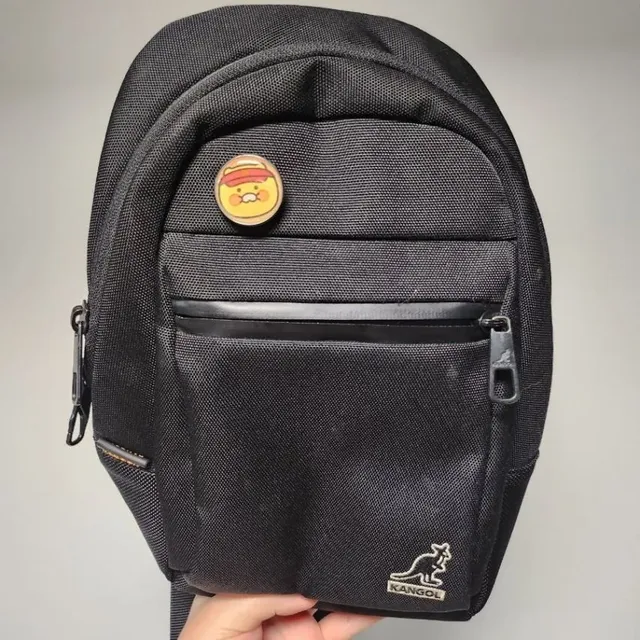 맥도날드 쇼핑백 그냥 버리기 아까워 춘식이 배지 만듦