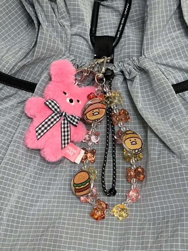 맥도날드 쇼핑백 그냥 버리기 아까워 춘식이 배지 만듦