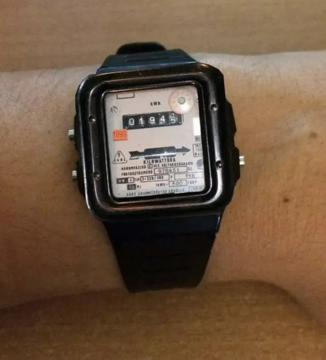 재미있는 디자인의 시계