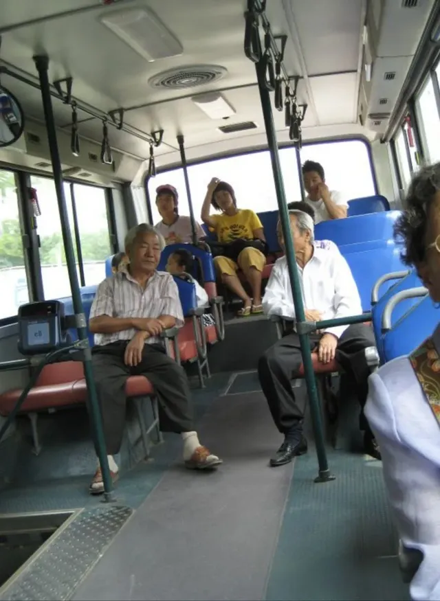 스마트폰 생기기전 2007년 모습.jpg