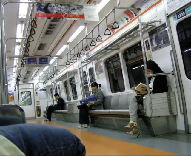 스마트폰 생기기전 2007년 모습.jpg