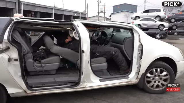 자동차로 미친짓하는 채널 근황.jpg