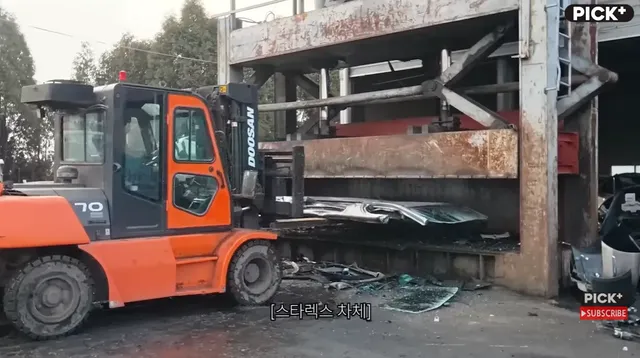 자동차로 미친짓하는 채널 근황.jpg