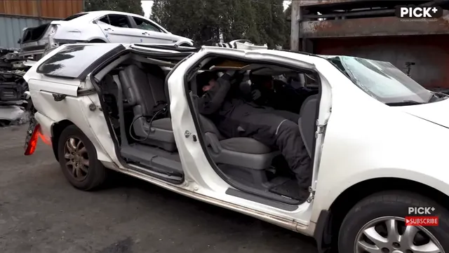 자동차로 미친짓하는 채널 근황.jpg