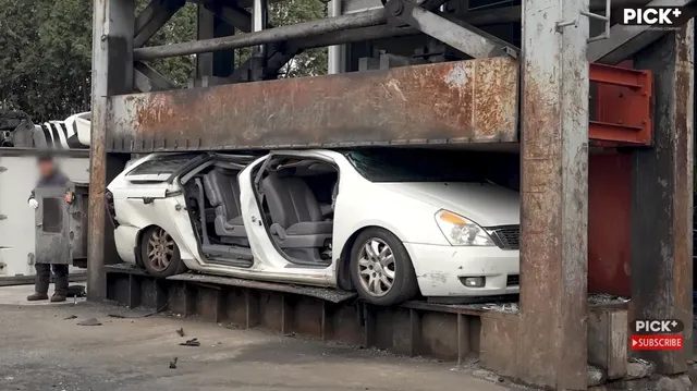 자동차로 미친짓하는 채널 근황.jpg