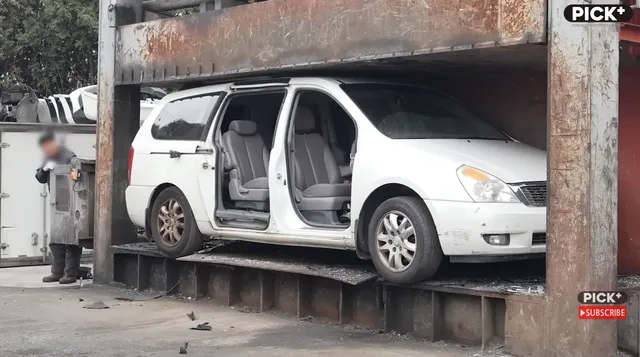 자동차로 미친짓하는 채널 근황.jpg