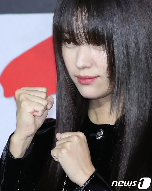 배우 한효주가 14일 서울 용산구 CGV 용산아이파크몰에서 열린 넷플릭스 영화 '독전2‘(감독 백종열) 제작보고회에서 강렬한 포즈를 취하고 있다. ⓒ News1 권현진 기자