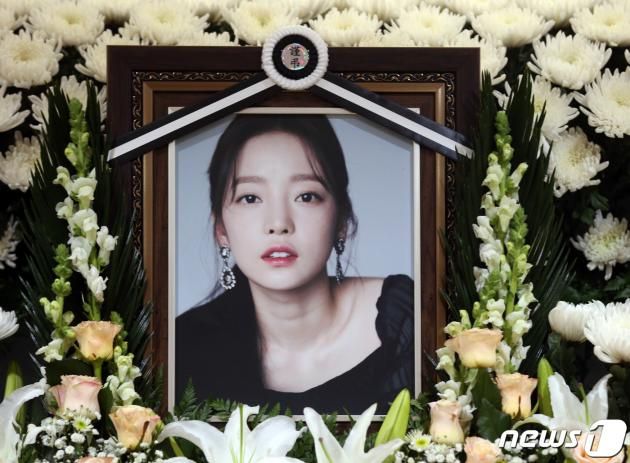 가수 고 구하라의 빈소. 2019.11.25/뉴스1 ⓒ News1 사진공동취재단