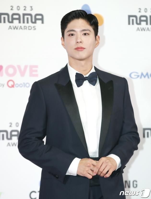 배우 박보검이 29일 일본 도쿄돔에서 열린 ‘2023 마마 어워즈(2023 MAMA AWARDS)’에서 매력을 발산하고 있다. ⓒ News1 권현진 기자