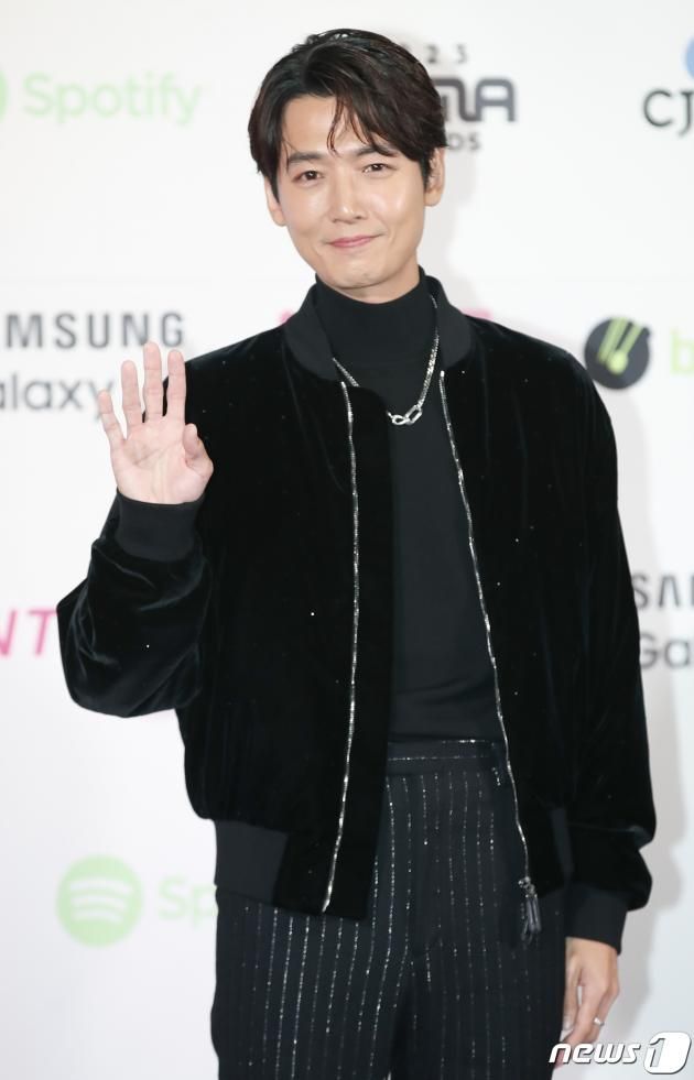 배우 정경호가 29일 일본 도쿄돔에서 열린 ‘2023 마마 어워즈(2023 MAMA AWARDS)’에서 포즈를 취하고 있다. ⓒ News1 권현진 기자