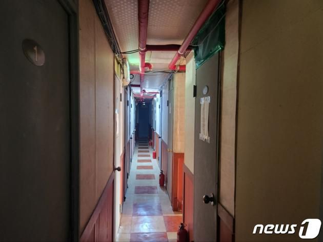 서울 동대문구의 한 고시원 복도. / DBC뉴스