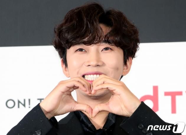 가수 임영웅이 8일 오후 서울 방이동 올림픽공원 체조경기장에서 진행된 '2022 더팩트 뮤직 어워즈(THE FACT MUSIC AWARDS, TMA)' 레드카펫 행사에서 포즈를 취하고 있다. 2022.10.8/DBC뉴스