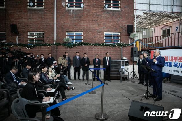 전광훈 사랑제일교회 목사가 10일 오전 서울 성북구 사랑제일교회에서 국민의힘 내부분열 사태와 현 시국 상황에 대한 입장 발표 긴급기자회견을 하고 있다. 2023.4.10/뉴스1 ⓒ News1 이승배 기자