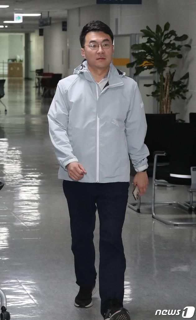가상자산(암호화폐) 이상 거래 의혹 논란에 자진탈당을 선언한 김남국 더불어민주당 의원이 14일 오전 서울 여의도 국회 의원회관 의원실로 출근하고 있다. 김 의원은 이날 오전 자신의 사회관계망서비스(SNS)를 통해 