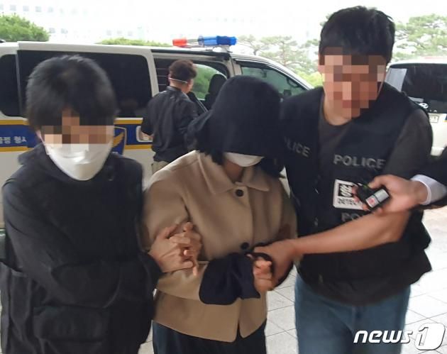 과외 앱을 통해 만난 여성을 살해한 뒤 시신을 유기한 혐의로 입건된 A씨가 지난달 29일 오후 영장실질심사를 받기 위해 부산지방법원에 출석하고 있다.2023.5.29/DBC뉴스