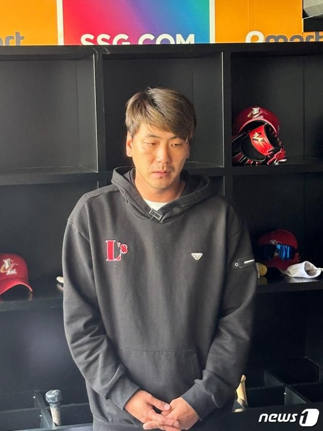 1일 인천 SSG랜더스필드에서 김광현이 WBC 음주 파문과 관련해 사과 인터뷰를 하고 있다. / DBC뉴스