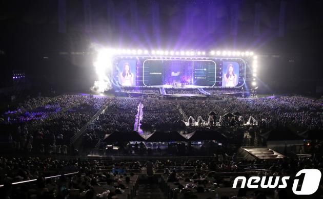서울 월드컵경기장에서 K-POP 가수들이 총출동 한 가운데 ‘2018 드림콘서트’가 열리고 있다. 2018.5.12./뉴스1 ⓒ News1 권현진 기자