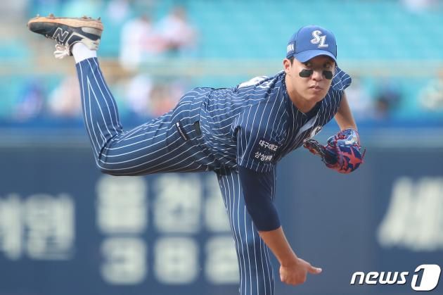 2일 오후 대구 삼성라이온즈파크에서 열린 프로야구 '신한은행 SOL 2023 KBO리그' 한화 이글스와 삼성 라이온즈의 경기, 1회초 삼성 선발 원태인이 역투하고 있다. 2023.7.2/뉴스1 ⓒ News1 공정식 기자