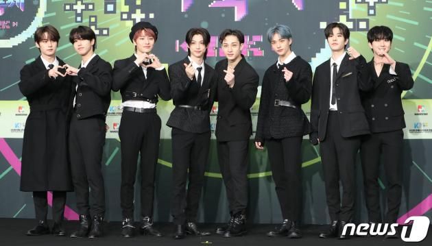 스트레이키즈가 16일 오후 서울 송파구 잠실종합운동장에서 열린 '2022 KBS 가요대축제'에서 포즈를 취하고 있다. 2022.12.16/뉴스1 ⓒ News1 권현진 기자