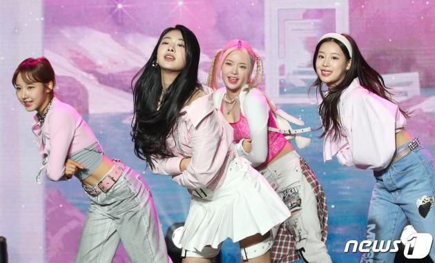 그룹 피프티 피프티(FIFYT FIFTY) 새나(왼쪽부터)와 아란, 키나, 시오. 2023.4.13/뉴스1 ⓒ News1